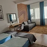 ,dom Caloroczny Aga アパート *