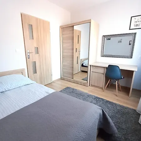 ,dom Caloroczny Aga 公寓 *